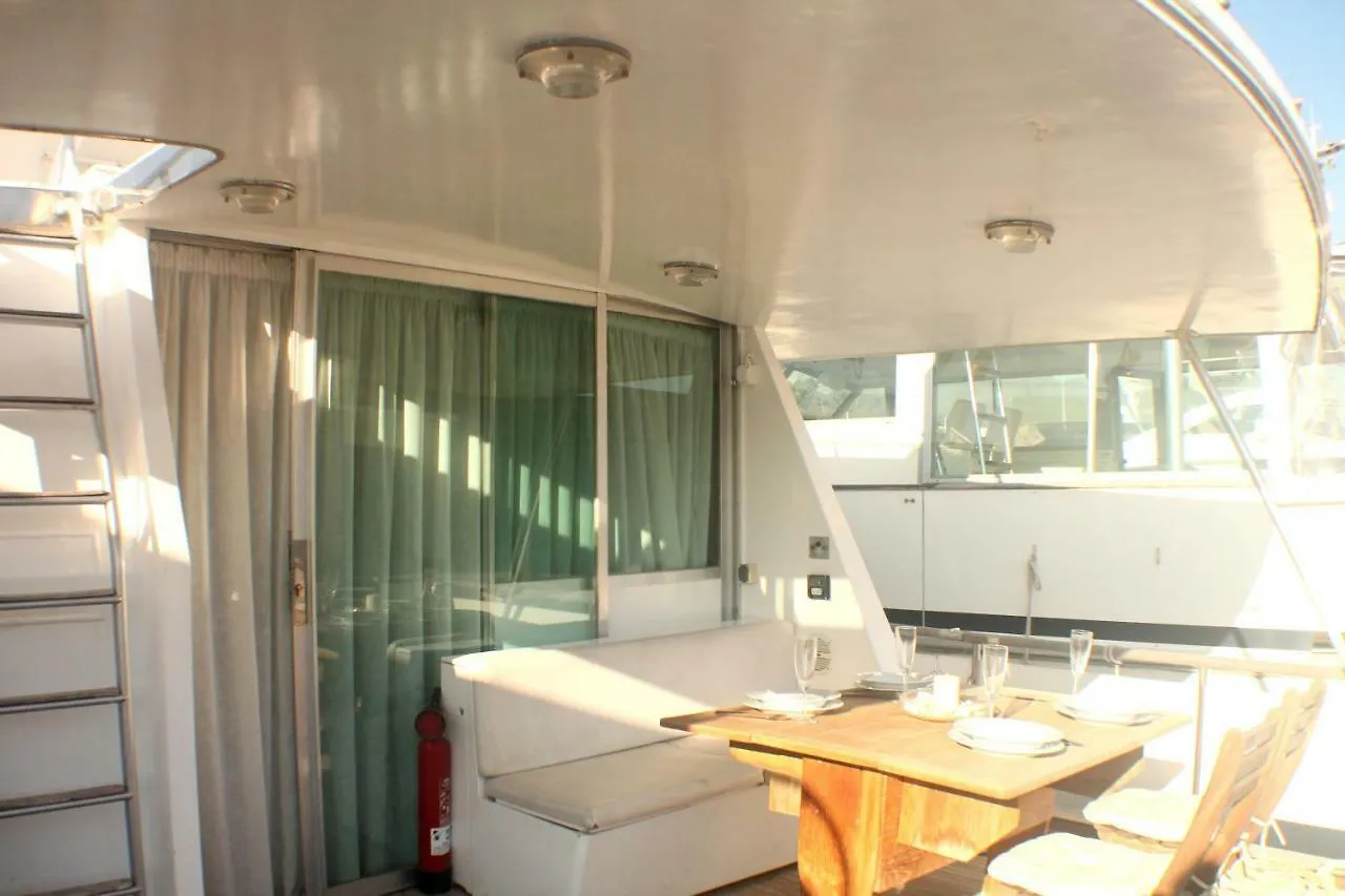 Hotel en barco Hotel Your Own Private Yacht Sant Adrià de Besòs