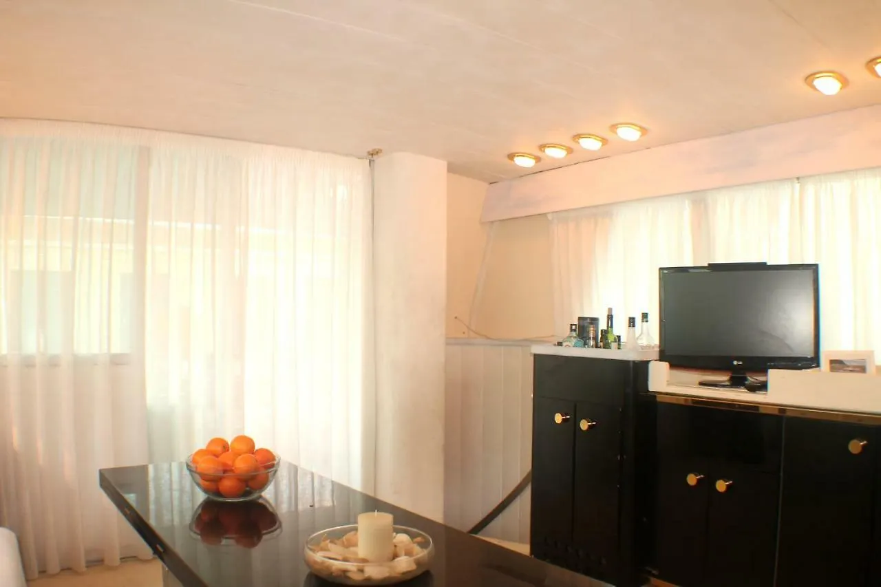 Your Own Private Yacht Hotel Sant Adria de Besos Botel